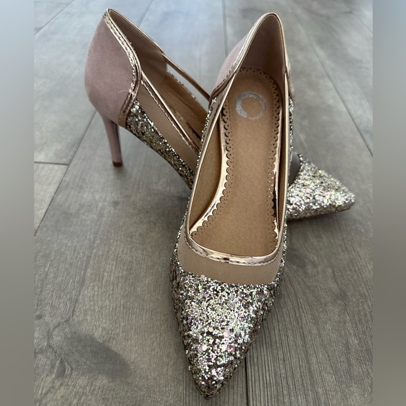 Journee Collection Shoes - Journee Collection Kalani Pump 5 1/2 Rose Gold
Excellent condition 
Retail $85